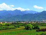 连绵起伏的大山风景