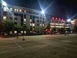 灯火通明的校园教学楼