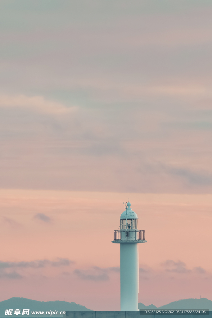 天空与灯塔
