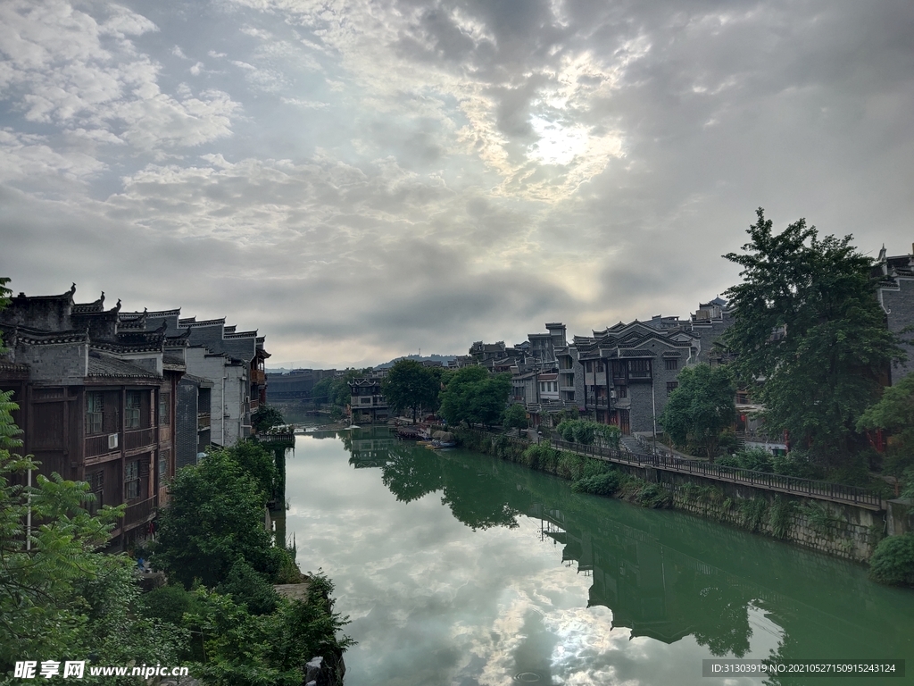 万溶江风光