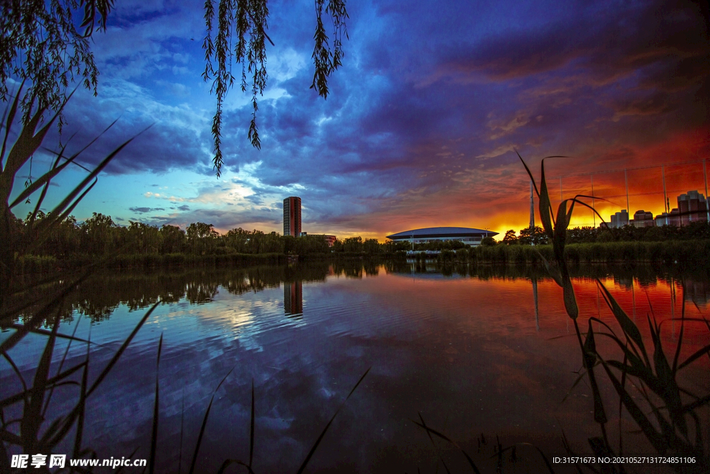 天津商业大学的夕阳