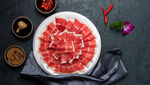 新鲜的火锅食材牛肉卷
