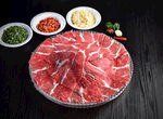 精致的火锅食材牛肉