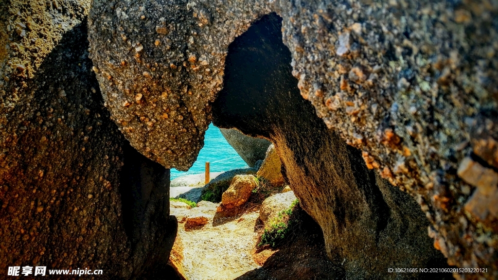 岩洞             