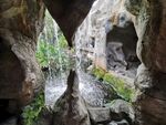 岩洞             