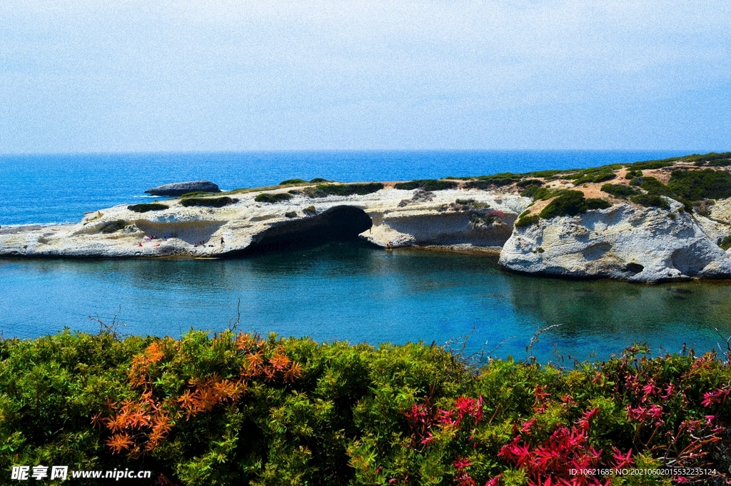 岩洞             