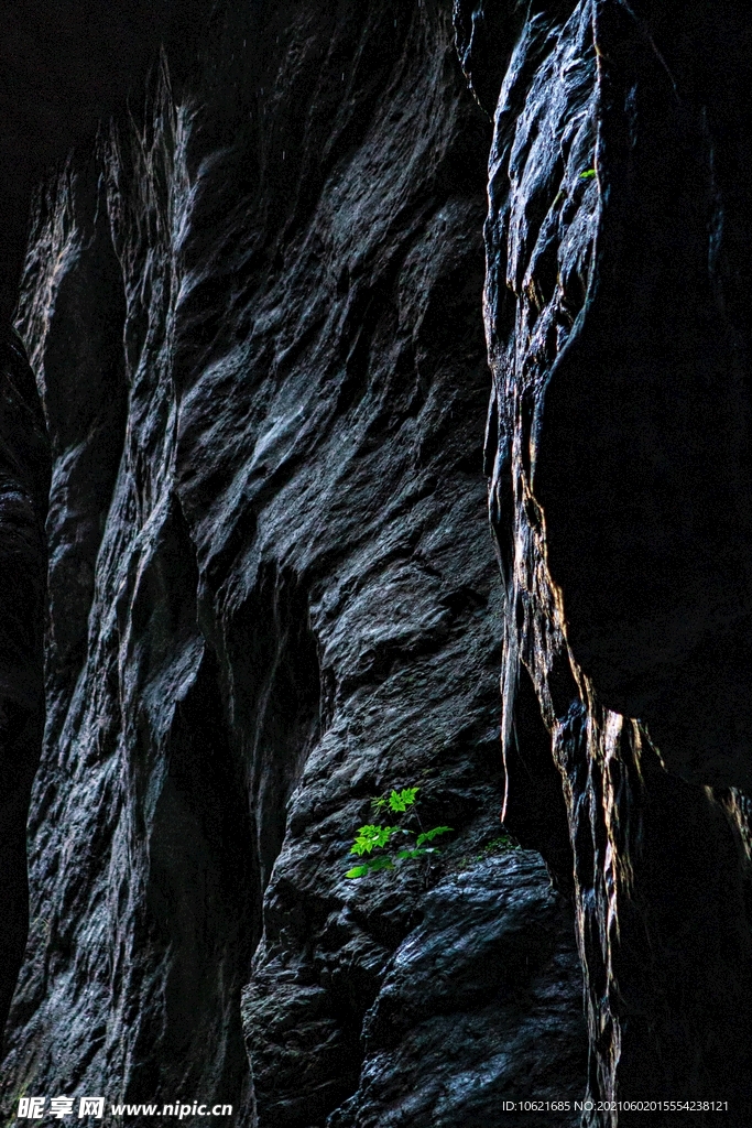岩洞             