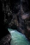 岩洞             