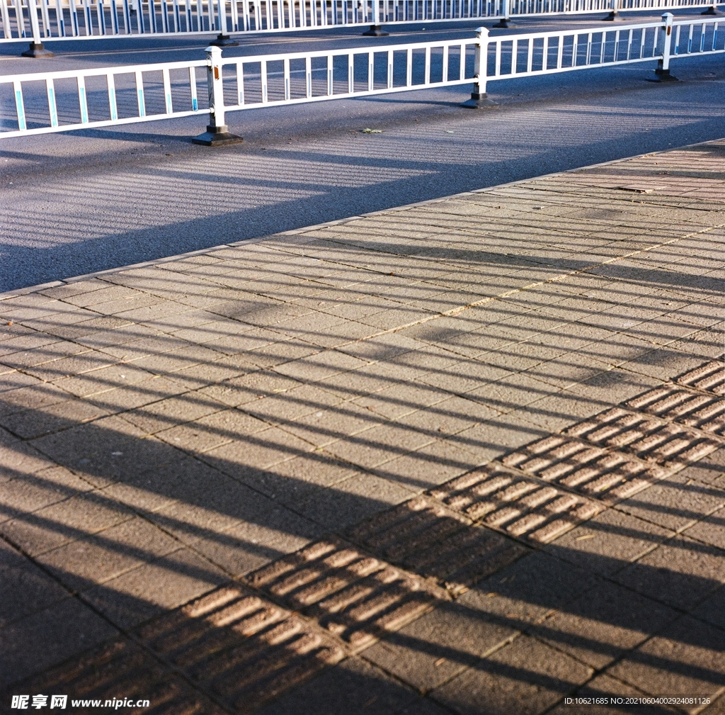 桥              