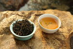 岩石上的武夷山红茶