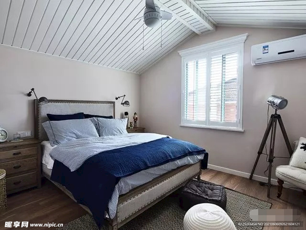 斜顶阁楼 