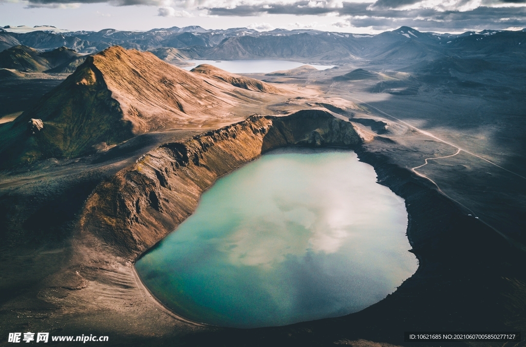 火山             