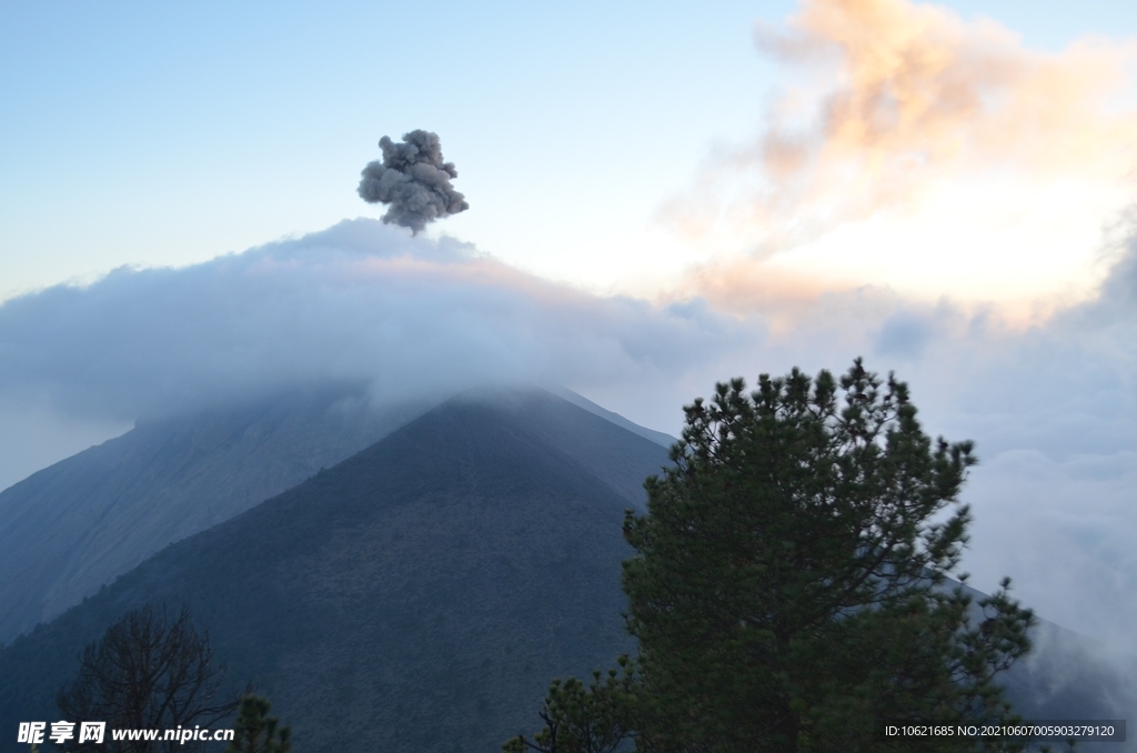 火山             