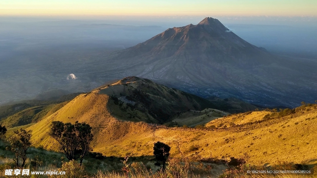 火山             