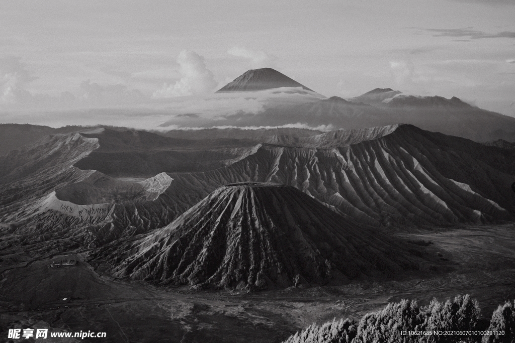 火山             