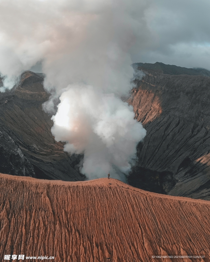 火山             