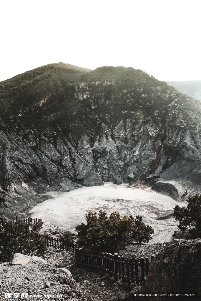 火山             