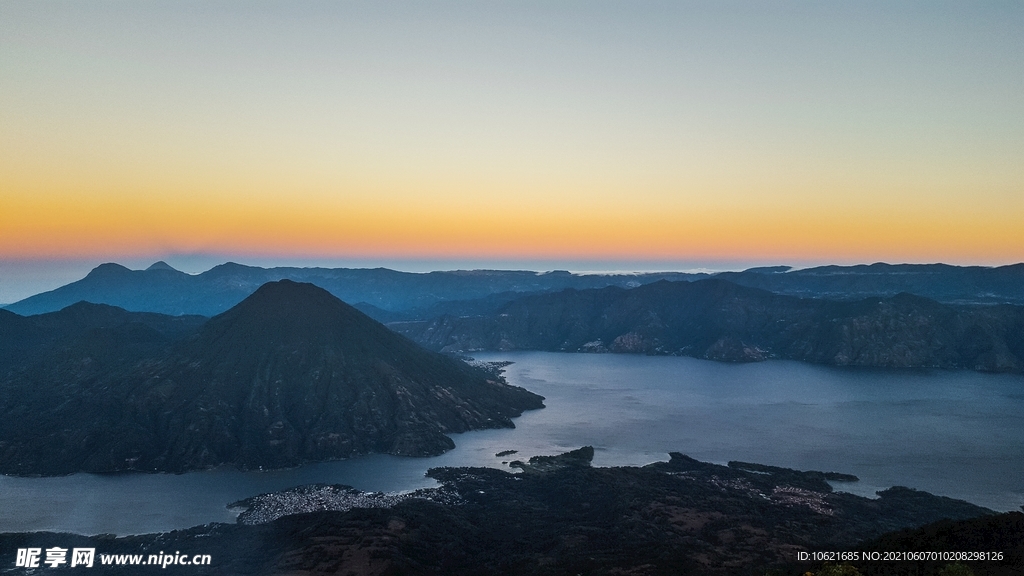 火山             