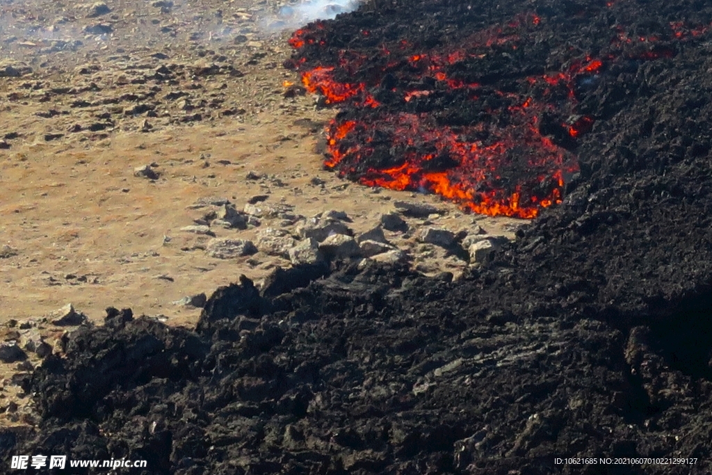 火山             