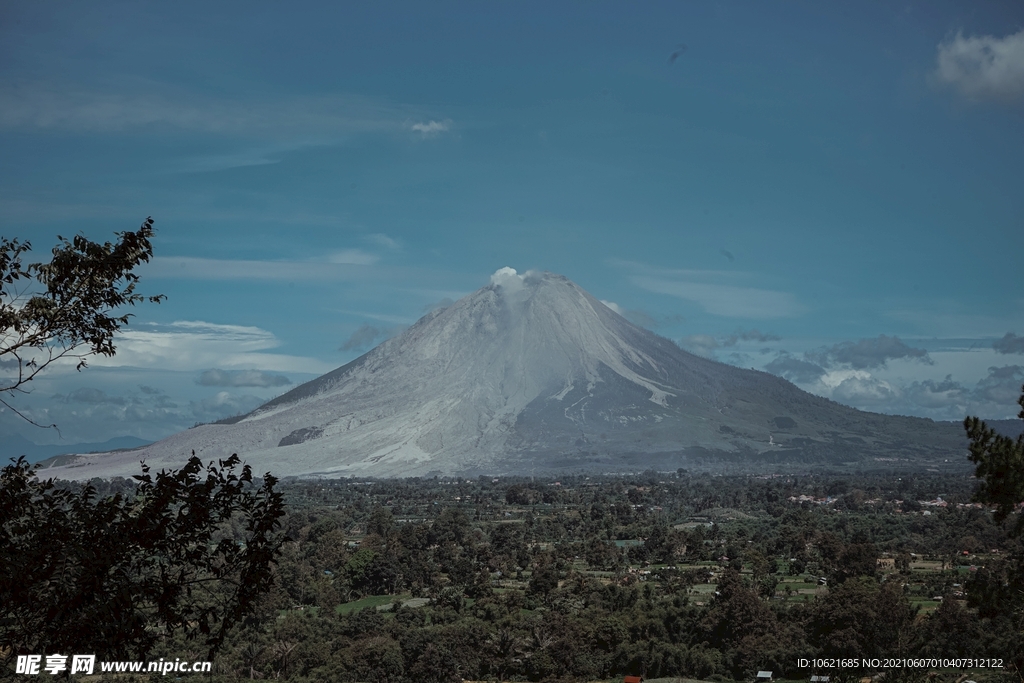 火山             