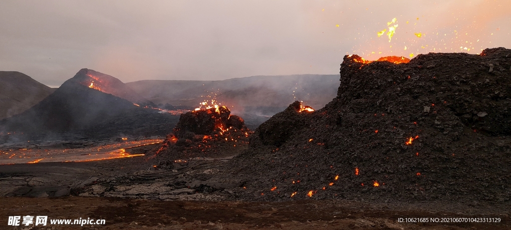 火山             