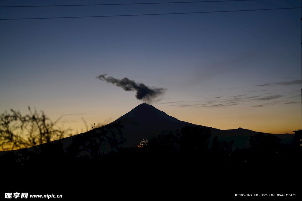 火山             