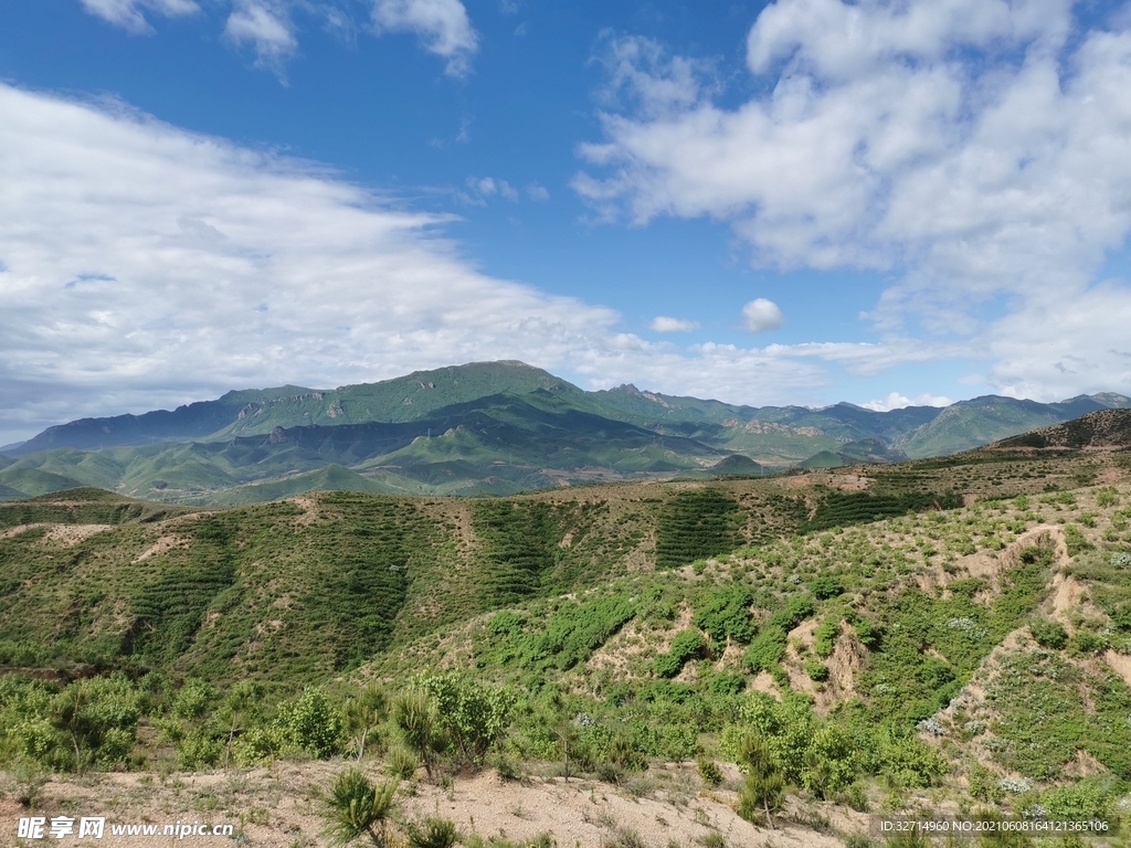 蓝天白云青山