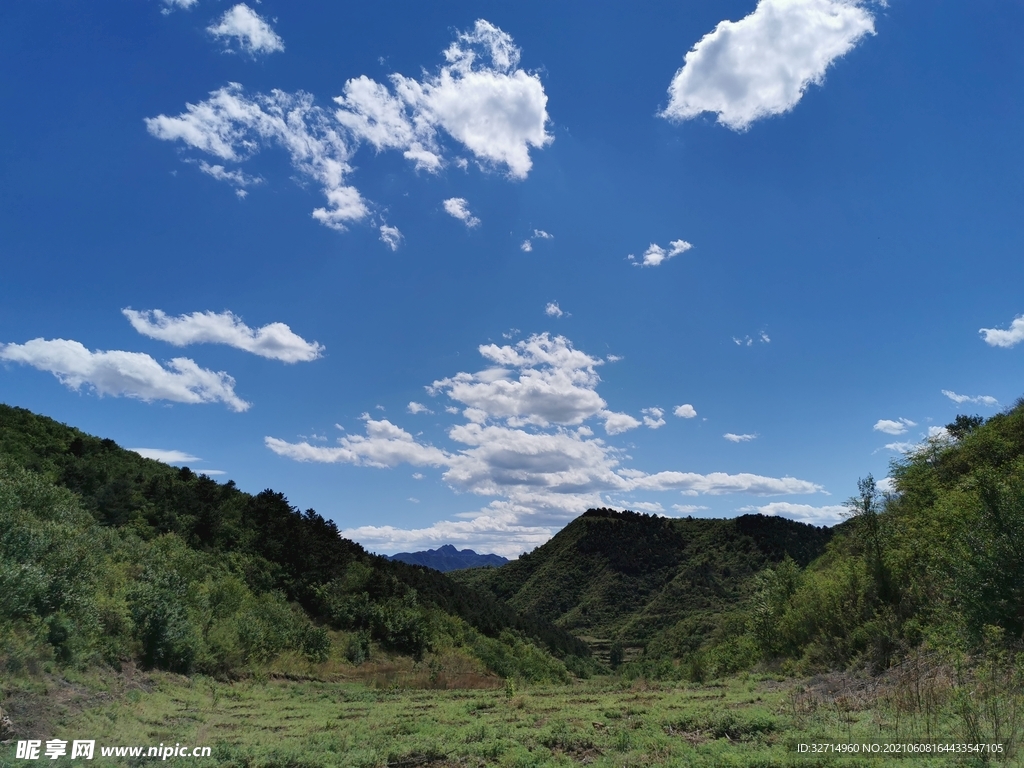蓝天白云青山