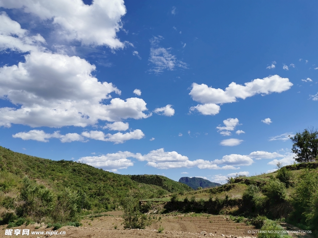 蓝天白云青山