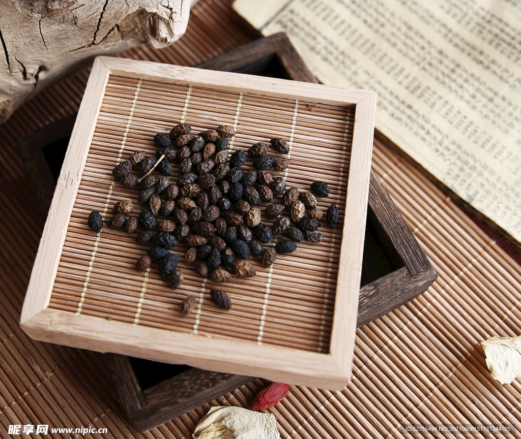 图片素材 : 运动, 树干, 手指, 行使, 臂, 健身, 肌肉, 胸部, 人体, 赤裸上身, 拉伸, 腹部, 内裤, 拉丁美洲, 普拉提 ...