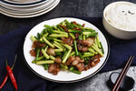 家常菜蒜苔炒肉