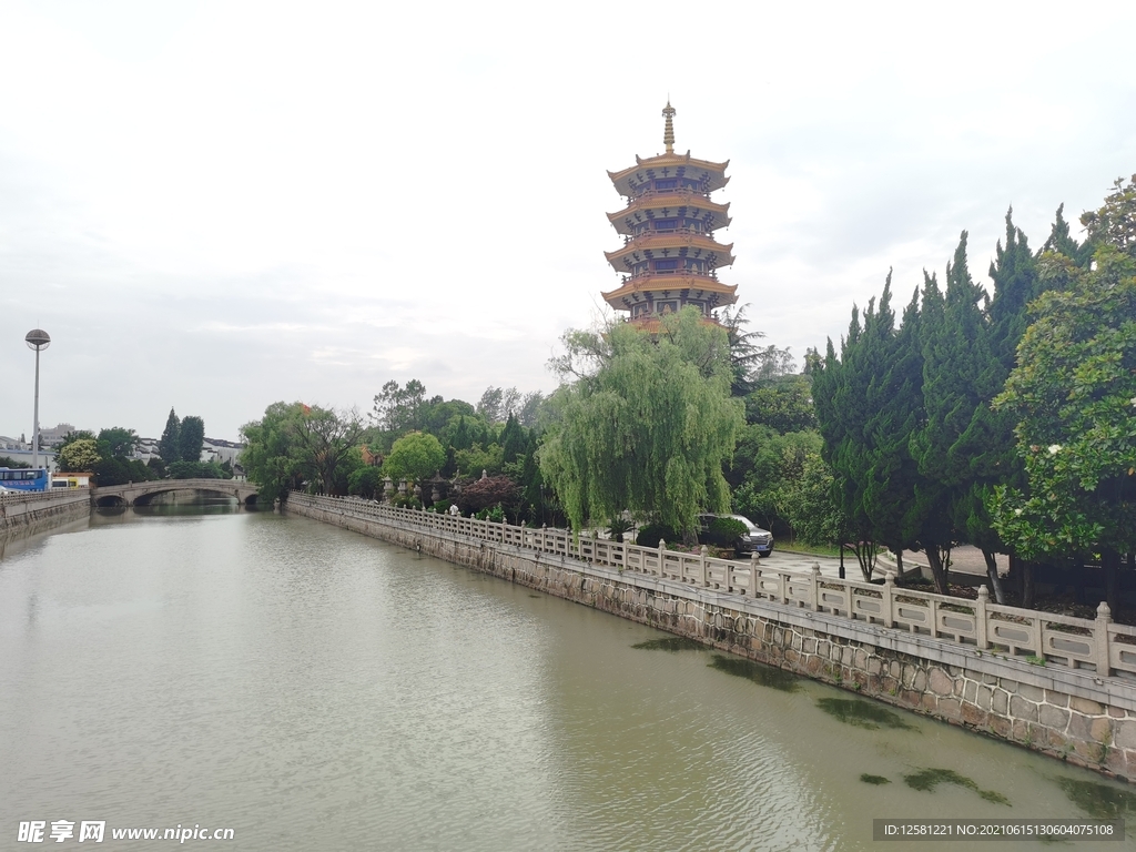 沿河风光 古楼