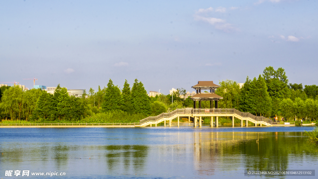 湖畔美景