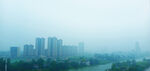 烟雨中的城市风景