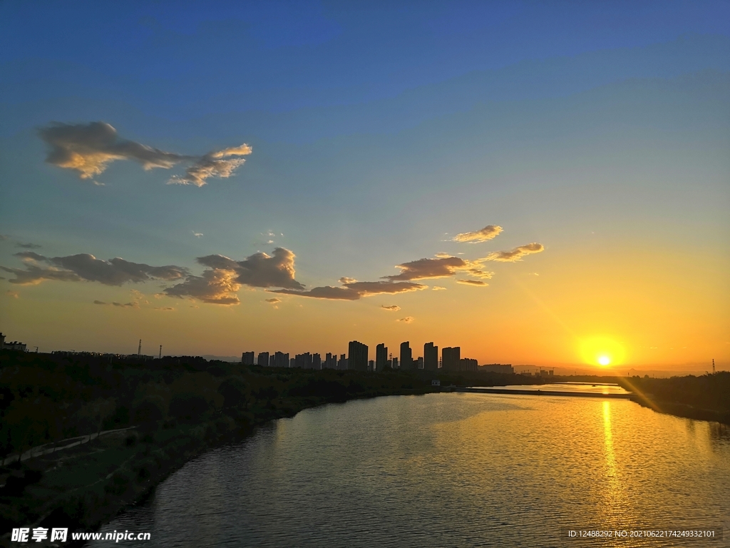 七里河夕阳河边夕阳傍晚美景