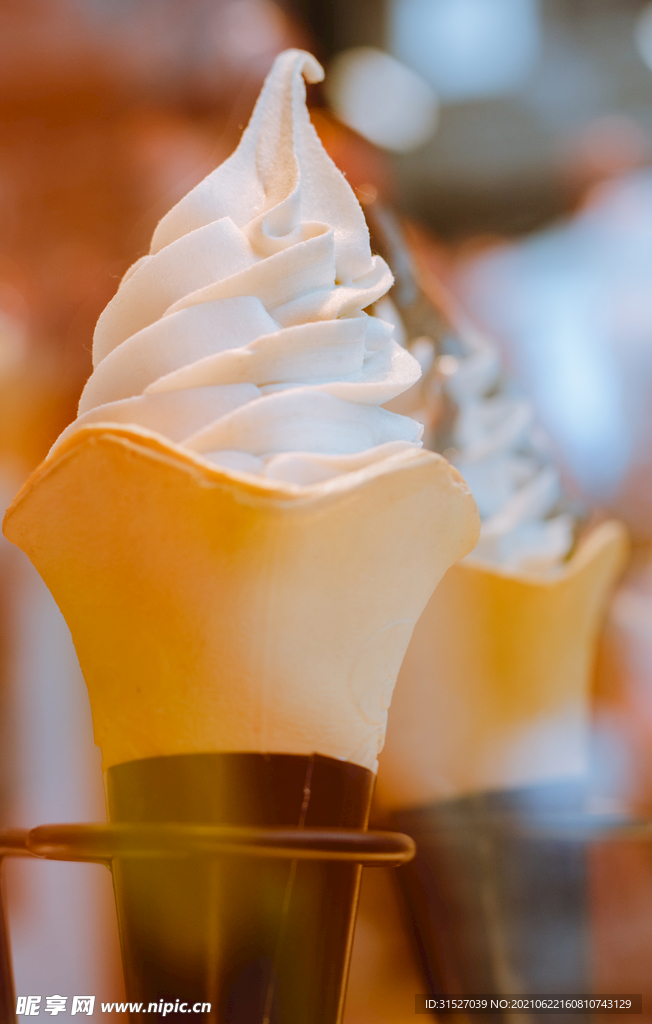 冰淇淋甜筒高清图