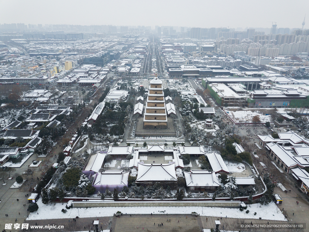 俯瞰大雁塔广场雪景
