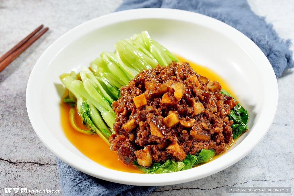 诱人的美食杂酱青菜