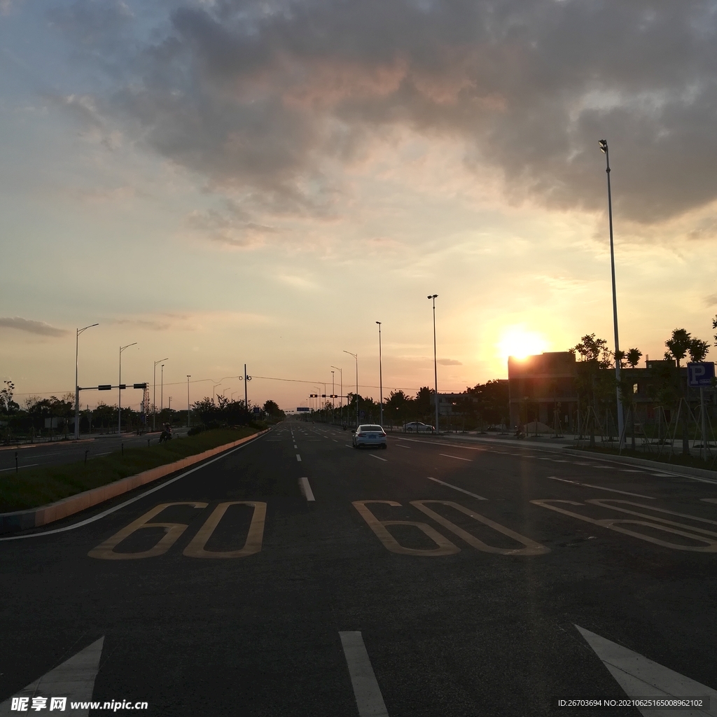 公路日出