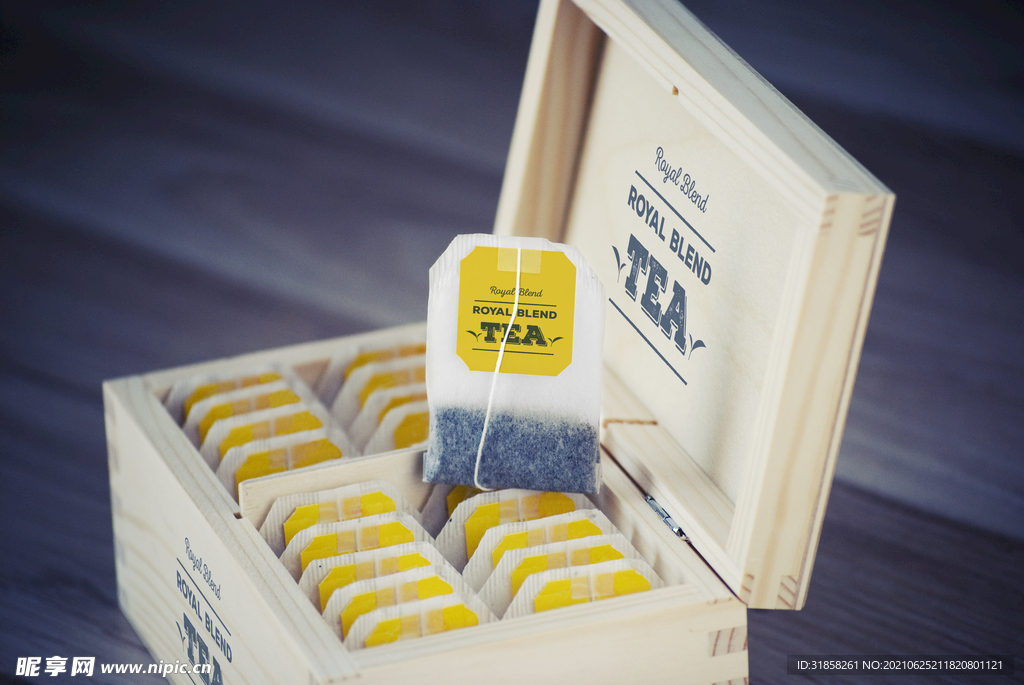 茶叶木盒子包装样机展示