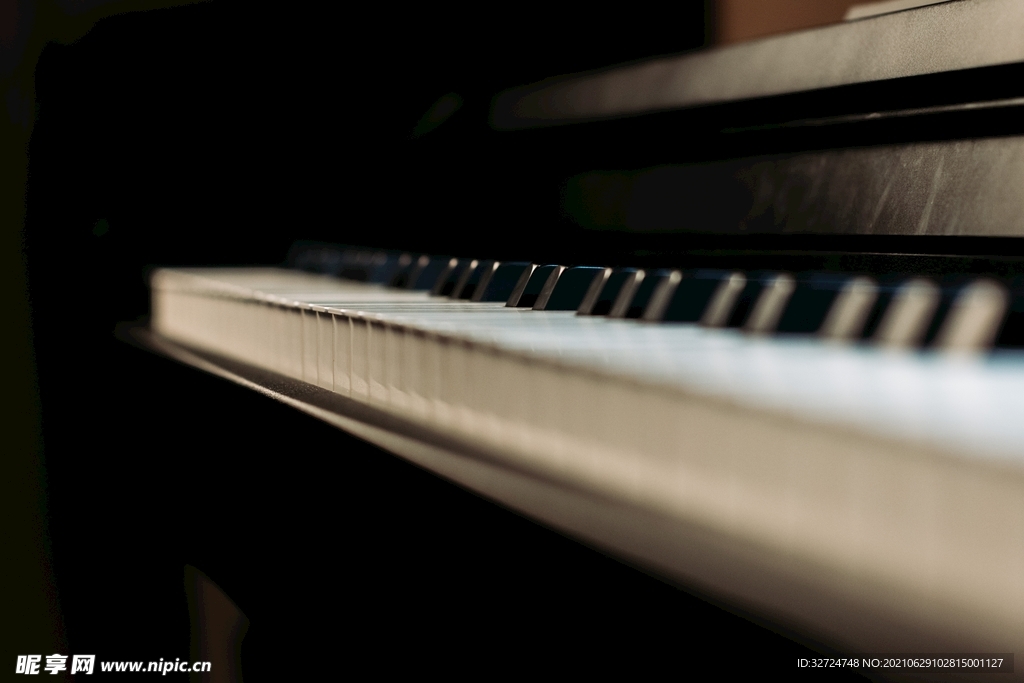 钢琴