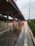 雨夜高速路下
