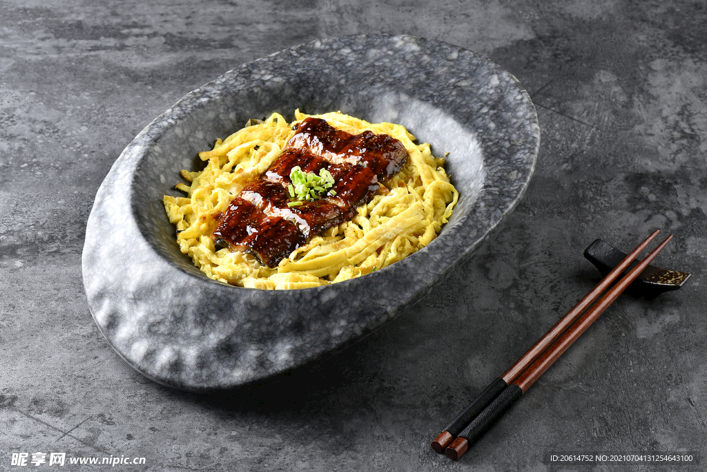 精致的美食热干面