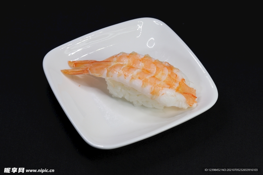 日式三文鱼寿司料理