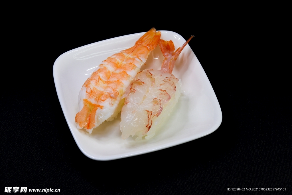 日式三文鱼寿司料理