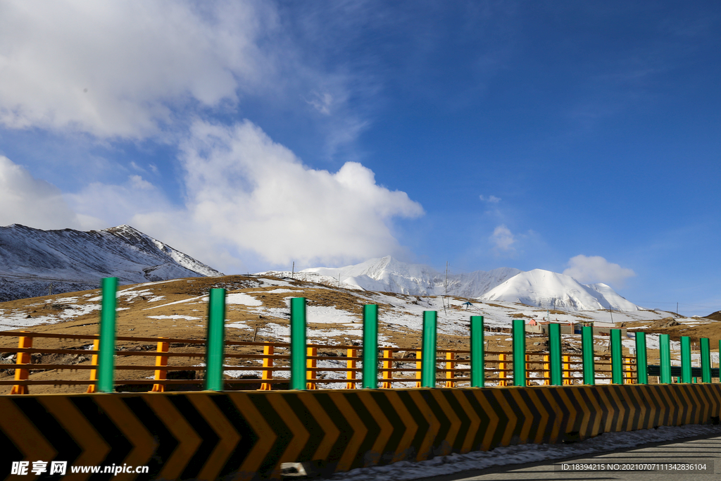 高原雪山山脉