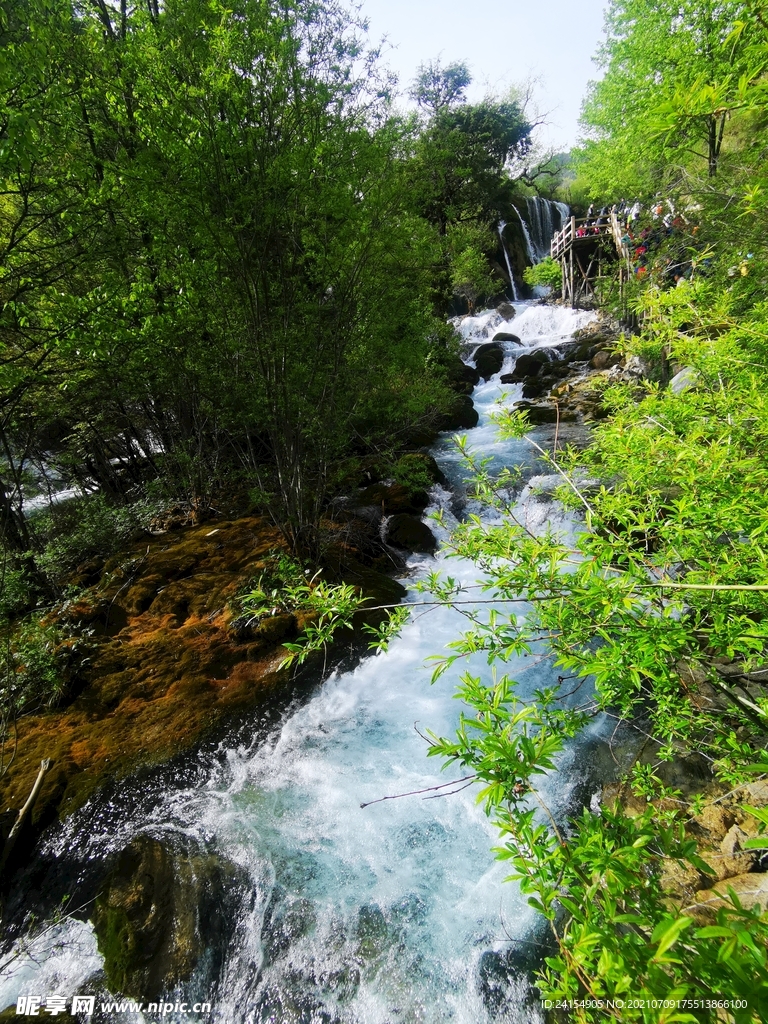 九寨沟溪水