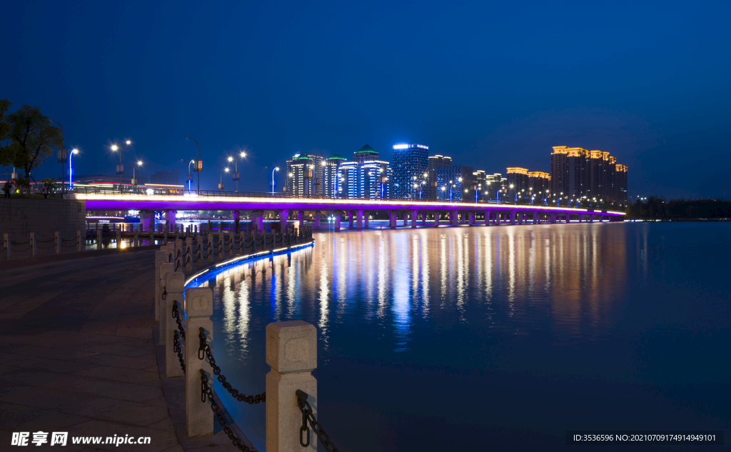 扬州明月湖夜景