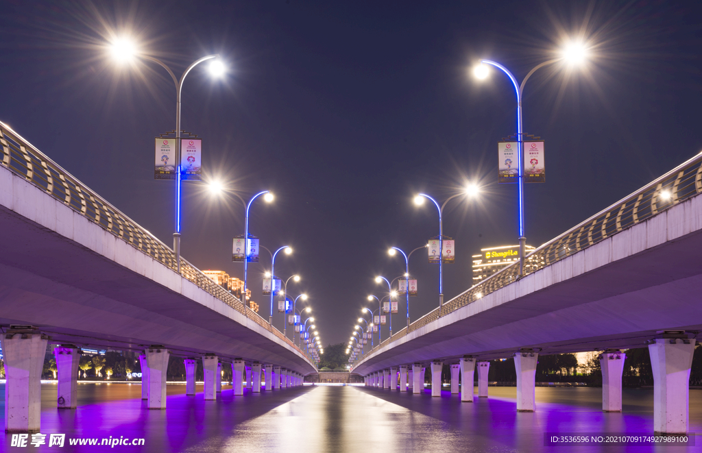 扬州明月湖大桥夜景