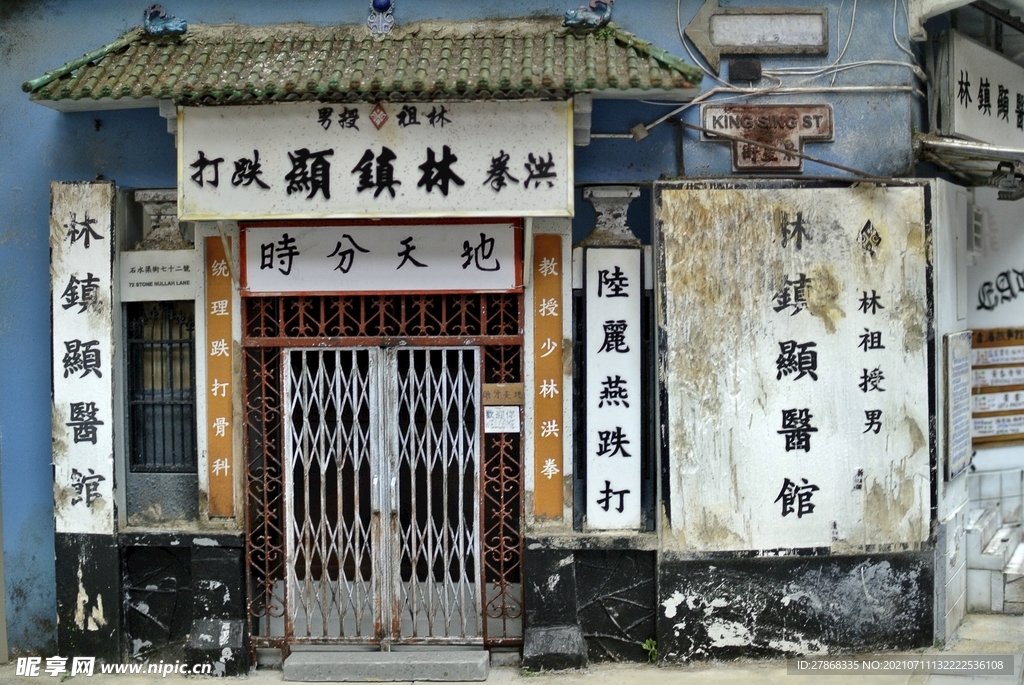 广场艺术品展览拍摄图片